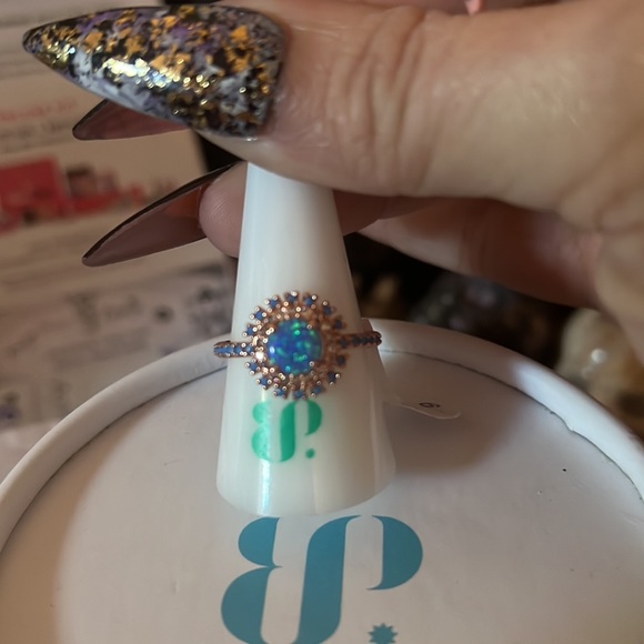 Ring - Picture 2 of 4